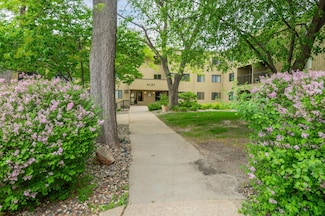 4101 Parklawn Ave Unit 101, Edina, MN 55435