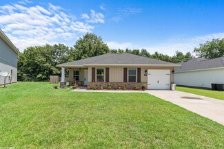 105 Cottage Ln, Atmore, AL 36502