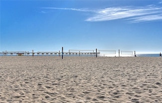 15 15th St Unit 13, Hermosa Beach, CA 90254