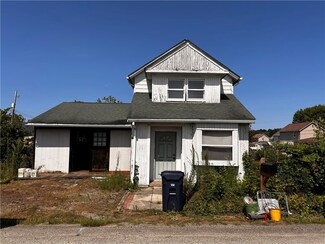 107 Seslar St, Jeannette, PA 15644