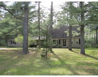 26 Morse Ct, Rochester, MA 02770