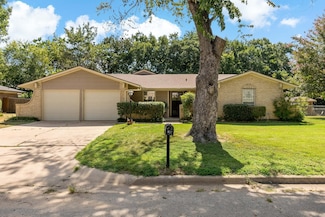 922 S Hyde Park Ave, Denison, TX 75020