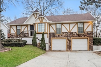 3710 NE Chapel Dr, Lees Summit, MO 64064