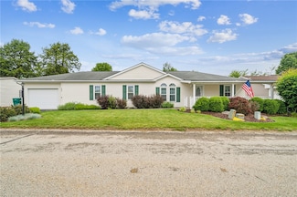 635 Primrose Ln, Mount Pleasant, PA 15666