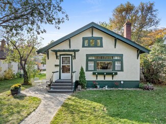 15 Shirley Ct, Minot, ND 58703