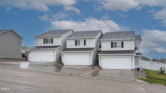 4523 Corvette St NW, Mandan, ND 58554