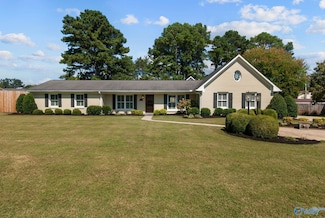 2404 College St SE, Decatur, AL 35601