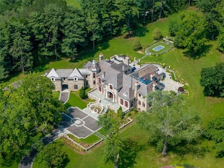 102 Horseshoe Rd, Mill Neck, NY 11765