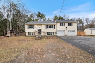 26 Bay Park Dr, Topsham, ME 04086