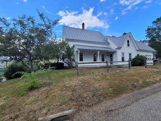 624 Central St, Franklin, NH 03235