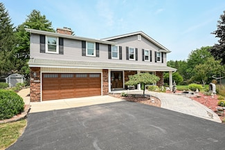 S55W29550 Windcrest Dr, Waukesha, WI 53189