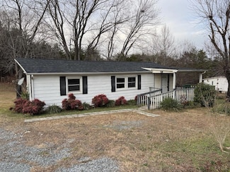 621 Millstream Dr, Gretna, VA 24557