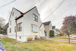 21 Fremont Rd, Valley Stream, NY 11581