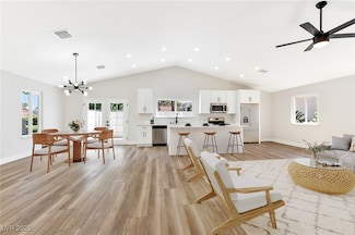 811 Spyglass Ln, Las Vegas, NV 89107
