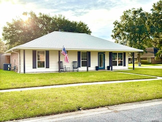 916 Tanglebriar Dr, Baton Rouge, LA 70810