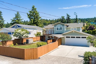8171 Sandy Hook Dr, Clinton, WA 98236