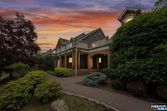 284 Sunset Rd, Pompton Plains, NJ 07444