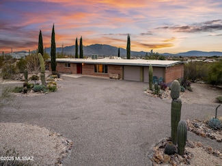 5910 N Sunray Cir, Tucson, AZ 85743