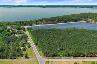 399 Twin Lakes Dr, Lake Arrowhead, WI 54457