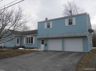 10 Genesee St, Le Roy, NY 14482