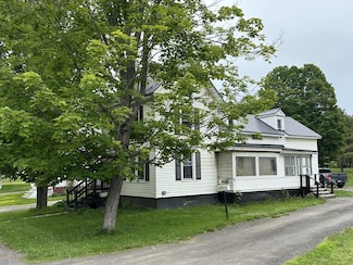 17 Elm St, Houlton, ME 04730