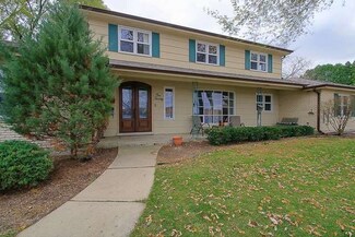 120 Triton Ln, Naperville, IL 60540