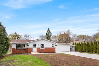 738 Simonet Ct, Allouez, WI 54301