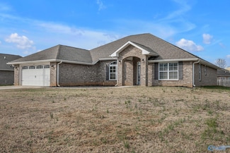 664 Piney Woods Rd, Owens Cross Roads, AL 35763