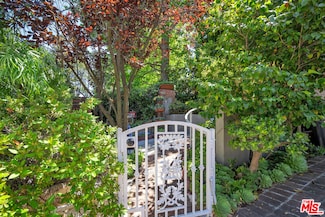 921 Roscomare Rd, Los Angeles, CA 90077