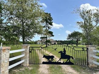 6814 Millstone Dr, Navasota, TX 77868