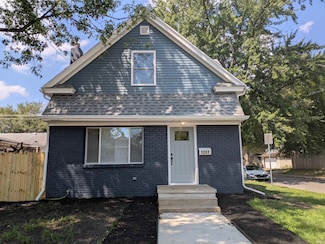 1201 S Twyckenham Dr, South Bend, IN 46615