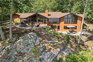 86 Pleasant St, Meredith, NH 03253