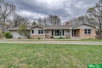 10032 Kings Dr, Omaha, NE 68142
