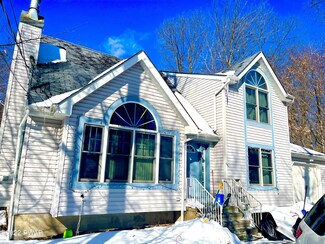 822 Trafalgar Rd, Tobyhanna, PA 18466