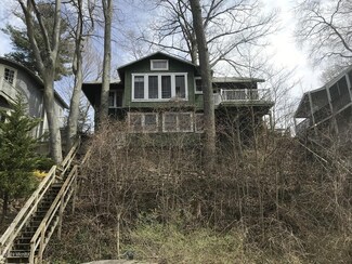 1034 Holland St, Saugatuck, MI 49453