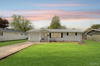 1711 N Van Buren St, Litchfield, IL 62056