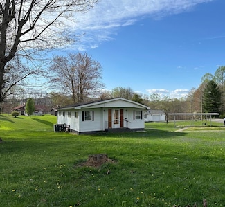 1223 Burnside St, Oak Hill, WV 25901