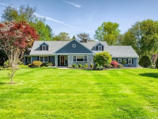 94 Fennbrook Dr, Hamden, CT 06517