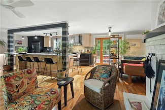 70 Lindley Ave, North Kingstown, RI 02852