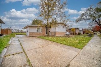 135 Westwood Dr, Park Forest, IL 60466