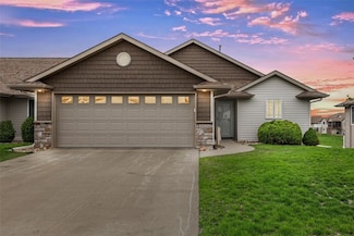 3526 Vaughn Ln, Marion, IA 52302