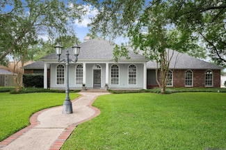 9028 Round Oak Dr, Baton Rouge, LA 70817