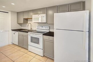 4121 NW 26th St Unit 14, Lauderhill, FL 33313