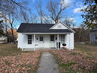 1015 E Eastwood St, Marshall, MO 65340