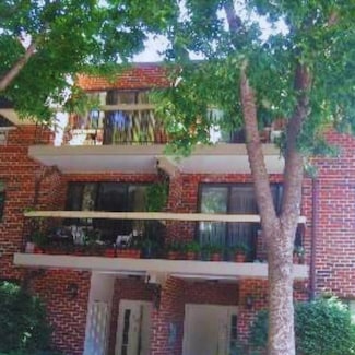 71-28 Sutton Place Unit 3, Fresh Meadows, NY 11365