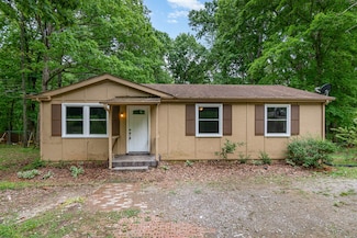 2117 Ferry Rd, Clarksville, TN 37040