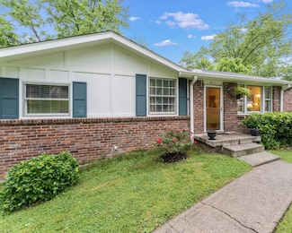 6010 Hawkdale Dr, Nashville, TN 37211
