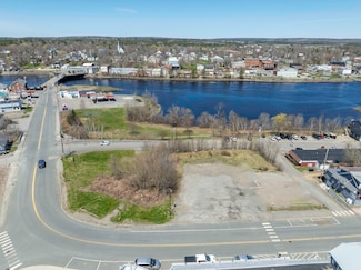 8 Main St, Calais, ME 04619