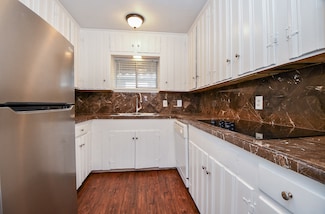 4725 1/2 Merwin St, Houston, TX 77027