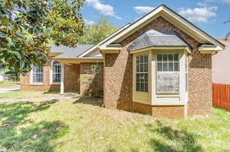 900 Gretna Green Dr, Charlotte, NC 28217